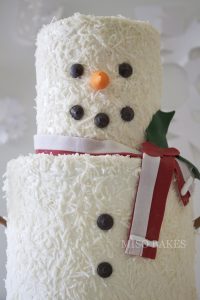 Mini Snowman Cake Tutorial | by Miso Bakes for TheCakeBlog.com