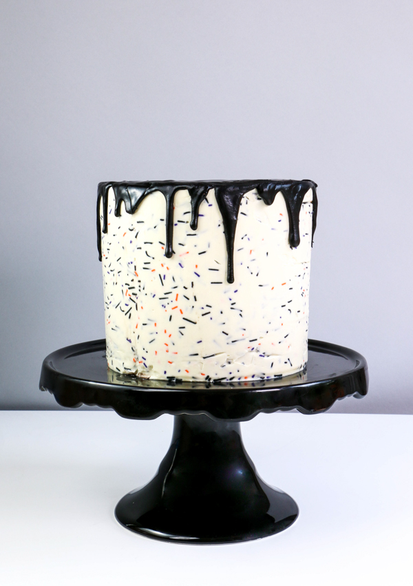 Animal Skeleton Cake made with animal crackers | by Erin Gardner for TheCakeBlog.com