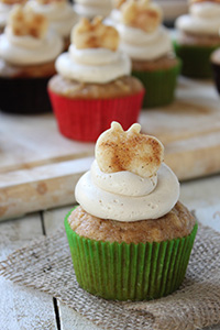 Apple Pie Cupcakes with Brown Sugar Cinnamon Frosting | by Lauren Kapeluck for TheCakeBlog.com