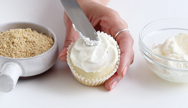Beach Cupcakes | by Whitney DePaoli for TheCakeBlog.com