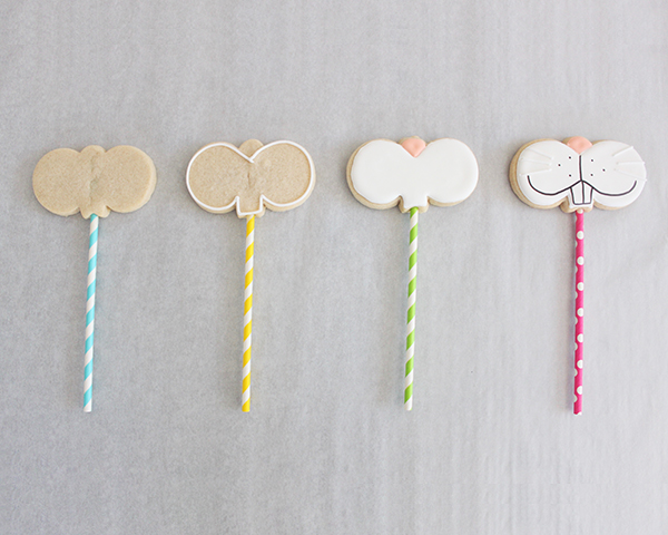 Bunny Face Cookies - how to make sugar cookie pops decorated with adorable bunny faces for Easter | by ellenJAY for TheCakeBlog.com