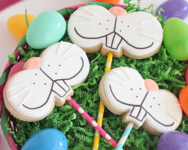 Bunny Face Cookies - how to make sugar cookie pops decorated with adorable bunny faces for Easter | by ellenJAY for TheCakeBlog.com
