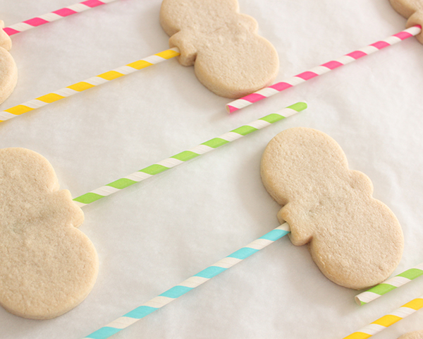 Bunny Face Cookies - how to make sugar cookie pops decorated with adorable bunny faces for Easter | by ellenJAY for TheCakeBlog.com