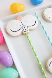 Bunny Face Cookies - how to make sugar cookie pops decorated with adorable bunny faces for Easter | by ellenJAY for TheCakeBlog.com