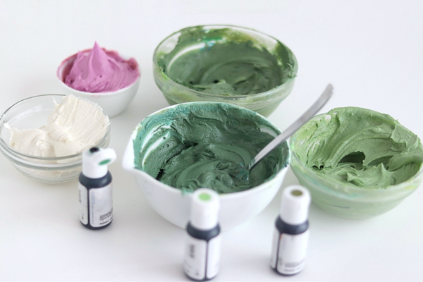 Cactus Cake - how to make a cactus themed cake with ombrè buttercream, edible sand and piped buttercream cacti | by Whitney DePaoli for TheCakeBlog.com