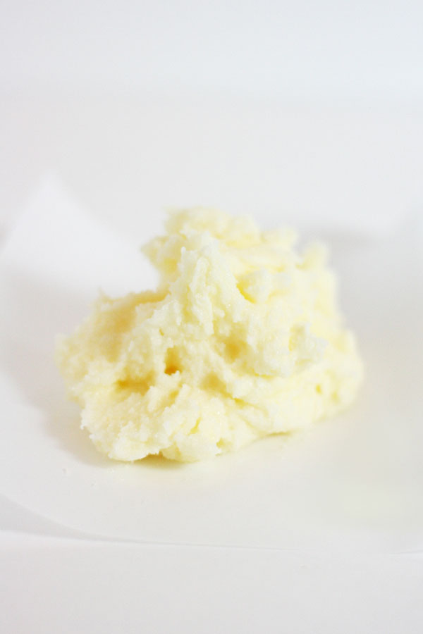 Mixing Up the Perfect Cake | Exactly how long to mix butter and sugar? | Baking Science article by Summer Stone for TheCakeBlog.com 