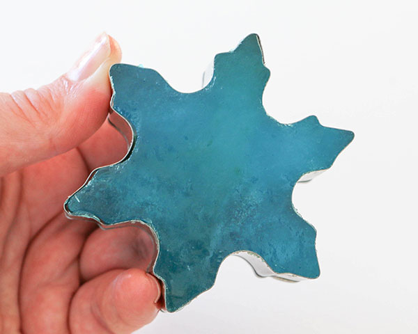 How to make candy snowflakes | by Erin Gardner for TheCakeBlog.com