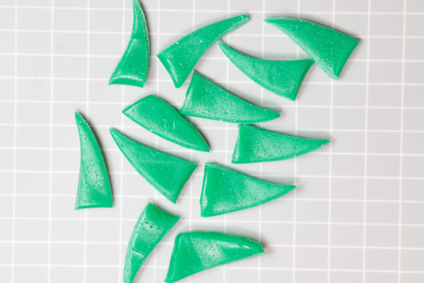 Candy Succulent Cake - how to make a succulent cake with edible candy succulents | by Erin Gardner for TheCakeBlog.com