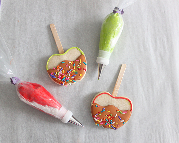 Caramel Apple Cookies - how to decorate caramel apple sugar cookies | by ellenJAY for TheCakeBlog.com
