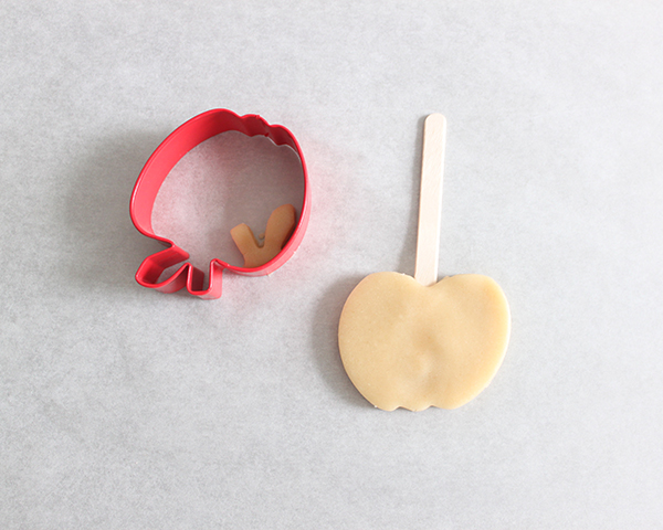 Caramel Apple Cookies - how to decorate caramel apple sugar cookies | by ellenJAY for TheCakeBlog.com