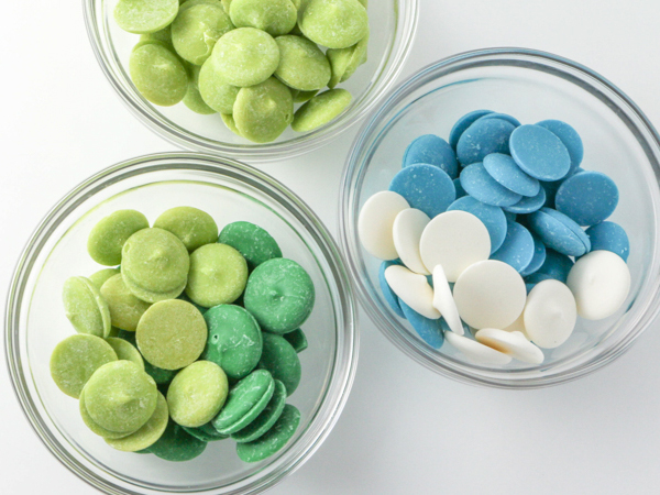 Mod Polka Dot Cake - how to make colorful polka dot toppers for cakes and cupcakes using chocolate coating | Erin Gardner for TheCakeBlog.com