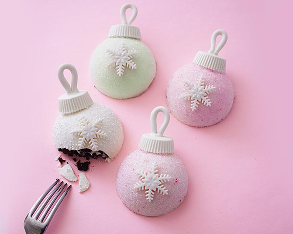 Christmas Ornament Cakes - how to make sparkly, mini ornament cakes for Christmas dessert | by Cakegirls for TheCakeBlog.com