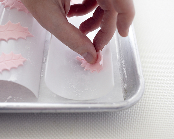 Christmas Cupcake Wreath | by Cakegirls for TheCakeBlog.com