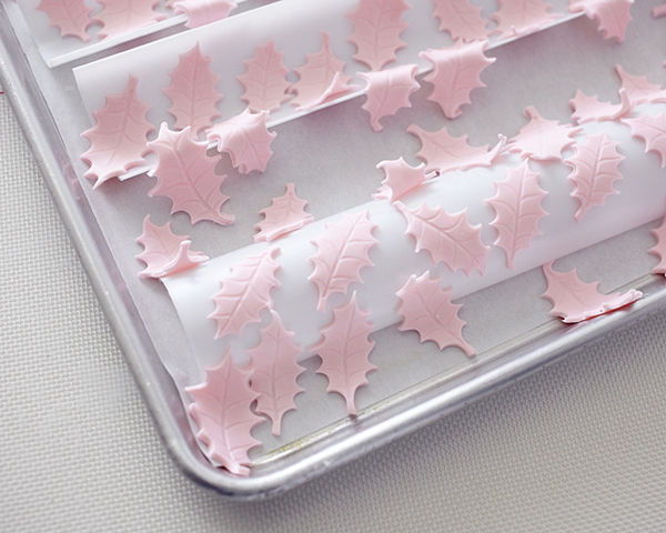 Christmas Cupcake Wreath | by Cakegirls for TheCakeBlog.com