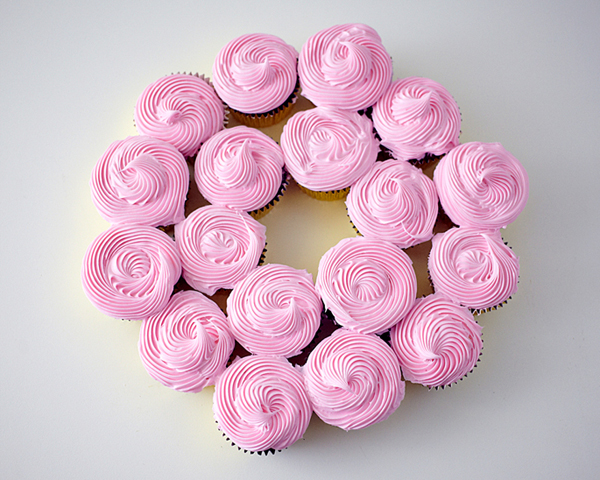 Christmas Cupcake Wreath | by Cakegirls for TheCakeBlog.com