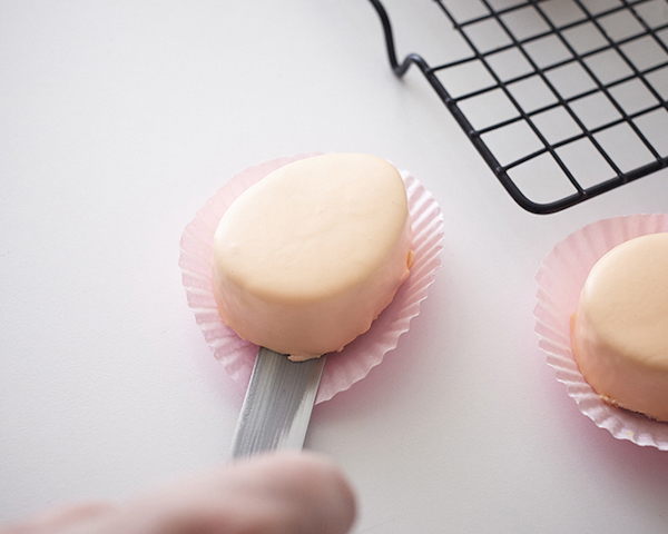 Mini Easter Egg Cakes | by Cakegirls for TheCakeBlog.com