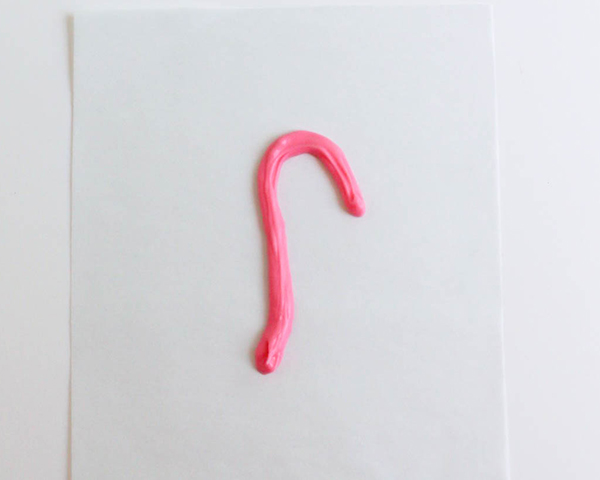 Flamingo Cake - how to make a pink flamingo cake topper using chocolate candy melts and brushstroke feathers | by Erin Gardner for TheCakeBlog.com