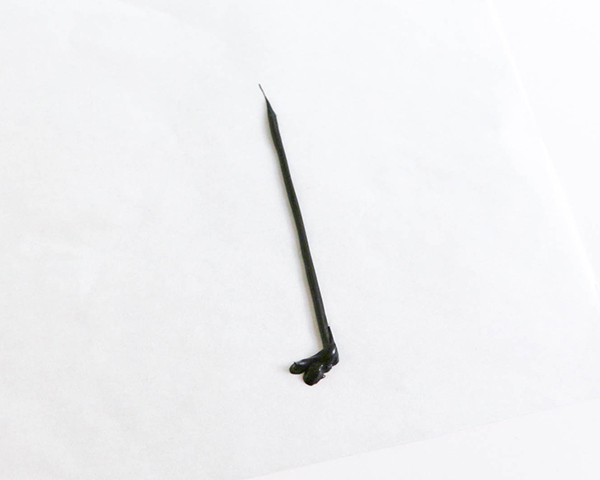 Flamingo Cake - how to make a pink flamingo cake topper using chocolate candy melts and brushstroke feathers | by Erin Gardner for TheCakeBlog.com