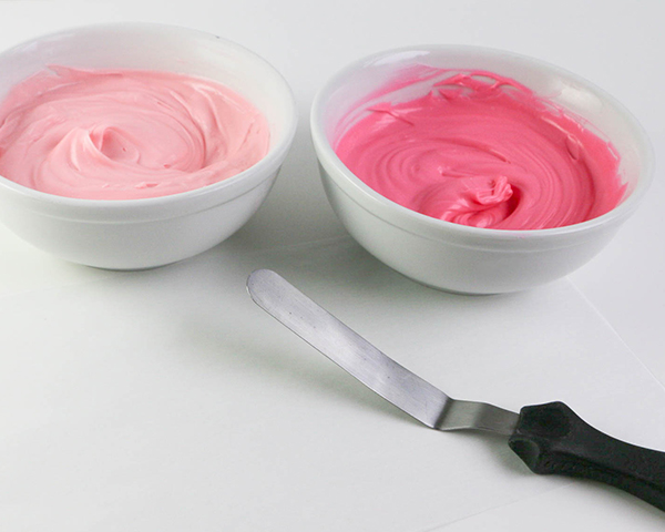 Flamingo Cake - how to make a pink flamingo cake topper using chocolate candy melts and brushstroke feathers | by Erin Gardner for TheCakeBlog.com