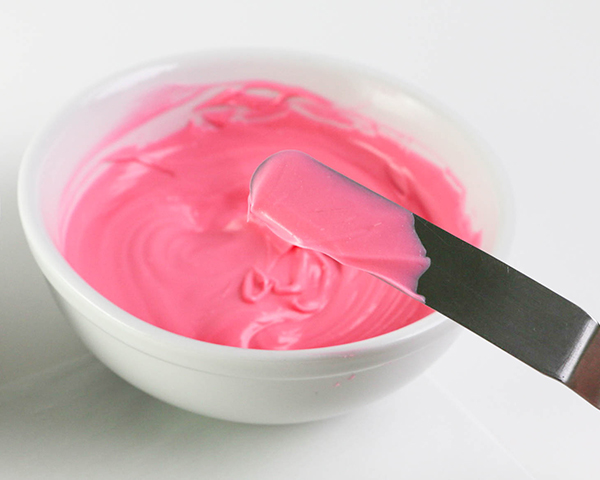 Flamingo Cake - how to make a pink flamingo cake topper using chocolate candy melts and brushstroke feathers | by Erin Gardner for TheCakeBlog.com