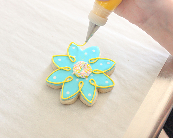 How to make Flower Cookies | by ellenJAY for TheCakeBlog.com