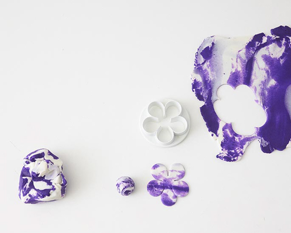 Garden Cupcakes - learn how to make these spring garden themed cupcakes | by Cakegirls for TheCakeBlog.com 