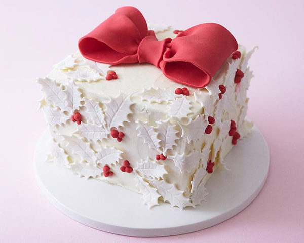 Holly Gift Box Cake! Learn how to make this festive gift box cake that looks just like a present | by Cakegirls for TheCakeBlog.com