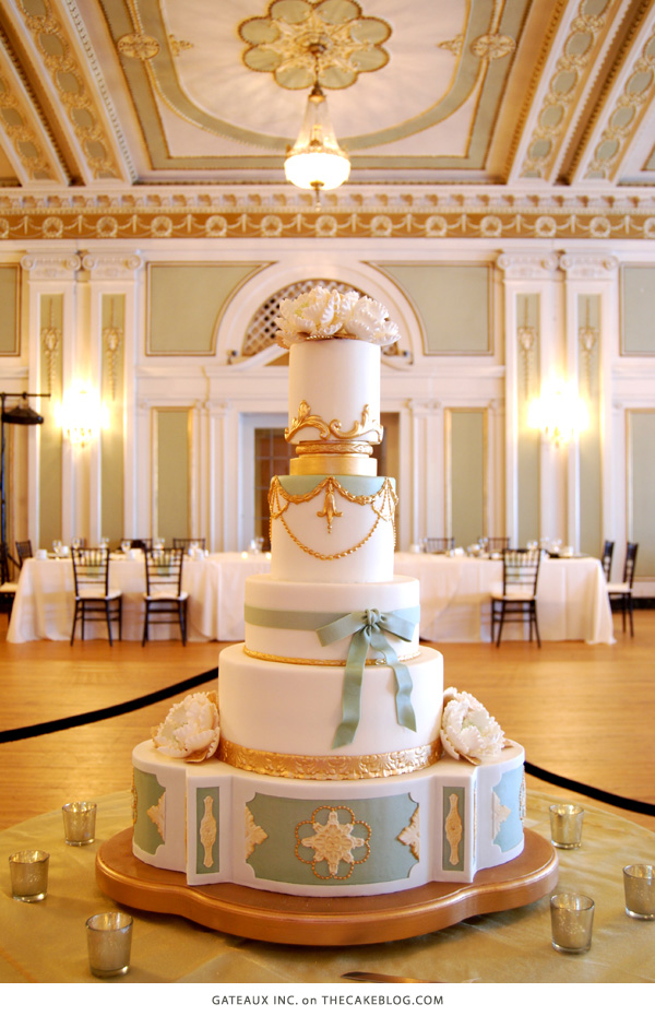 10 Gorgeously Green Cakes  | including this design by Gateaux Inc.  | on TheCakeBlog.com