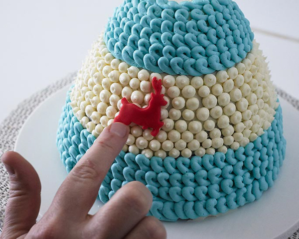 Winter Hat Cake - learn how to make this cozy cake that looks just like a knitted hat | by Cakegirls for TheCakeBlog.com
