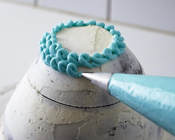 Winter Hat Cake - learn how to make this cozy cake that looks just like a knitted hat | by Cakegirls for TheCakeBlog.com