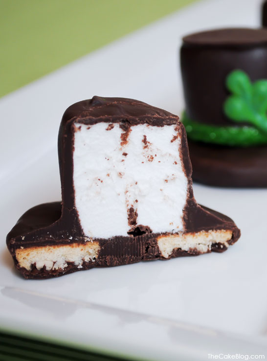 Leprechaun Hat S’mores - a festive St. Patrick’s day treat that the kids will love | Carrie Sellman for TheCakeBlog.com