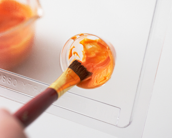 Mini Poinsettia Cakes - festive holiday desserts you can make for Christmas | Cakegirls for TheCakeBlog.com