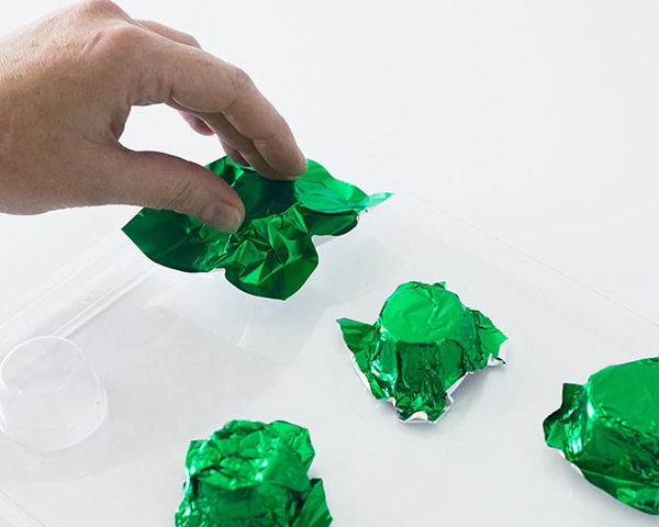 Mini Poinsettia Cakes - festive holiday desserts you can make for Christmas | Cakegirls for TheCakeBlog.com