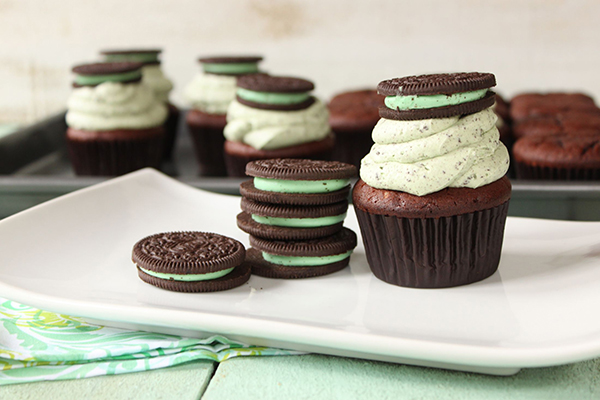 Mint Cookies 'N Cream Cupcakes with cookies in the cake and in the frosting | by Lauren Kapeluck for TheCakeBlog.com