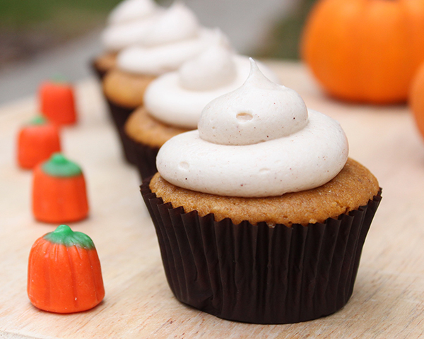 Easy Pumpkin Cupcakes with Cinnamon Cream Cheese Frosting | by Lauren Kapeluck for TheCakeBlog.com
