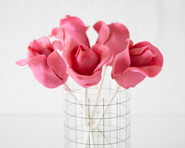 DIY Rose Cake Pops, an adorable dessert for Valentine's Day, Mother's Day and bridal showers | by Cakegirls for TheCakeBlog.com