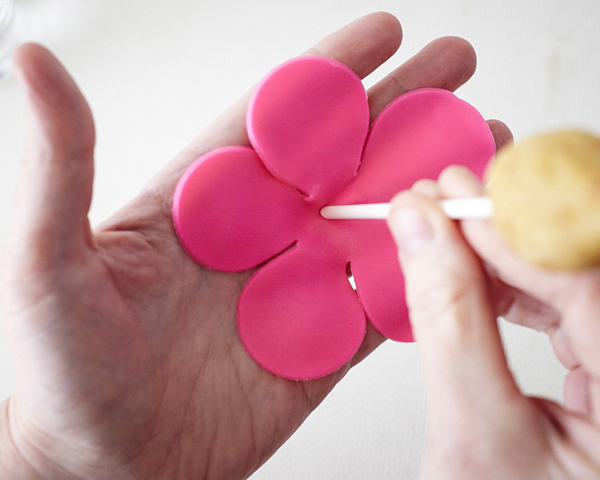 DIY Rose Cake Pops, an adorable dessert for Valentine's Day, Mother's Day and bridal showers | by Cakegirls for TheCakeBlog.com