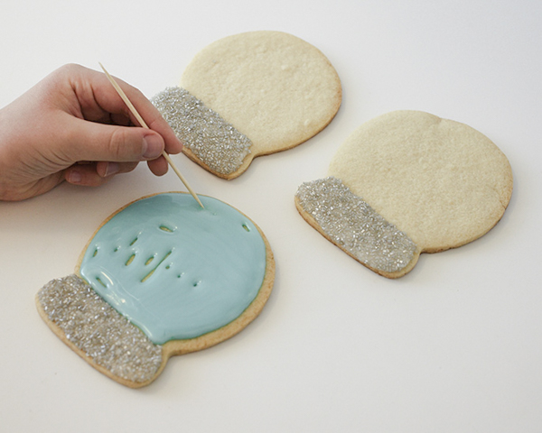 Snow Globe Cookies - decorated sugar cookies for the holidays | by Cakegirls for TheCakeBlog.com