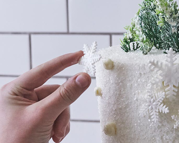 Winter Wonderland Snowflake Cake | by Cakegirls for TheCakeBlog.com