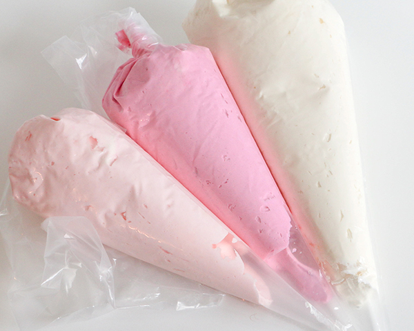 How to make a striped buttercream cake | by Erin Gardner for TheCakeBlog.com