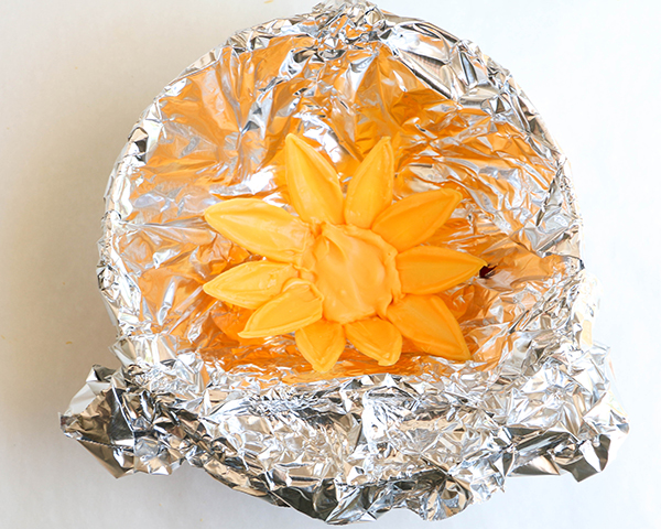 Sunflower Cake - how to make gorgeous sunflower cake decorations using melted chocolate | by Erin Gardner for TheCakeBlog.com