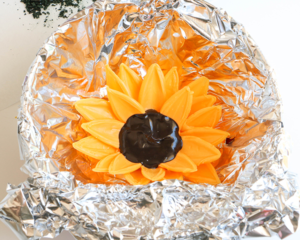Sunflower Cake - how to make gorgeous sunflower cake decorations using melted chocolate | by Erin Gardner for TheCakeBlog.com