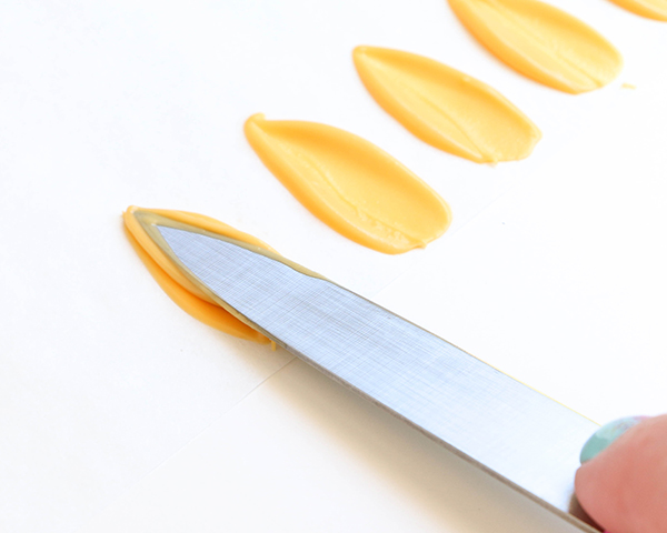 Sunflower Cake - how to make gorgeous sunflower cake decorations using melted chocolate | by Erin Gardner for TheCakeBlog.com