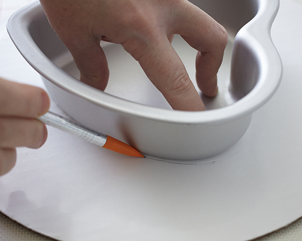 How to make a Valentine's Chocolate Candy Box Cake | by Cakegirls on TheCakeBlog.com