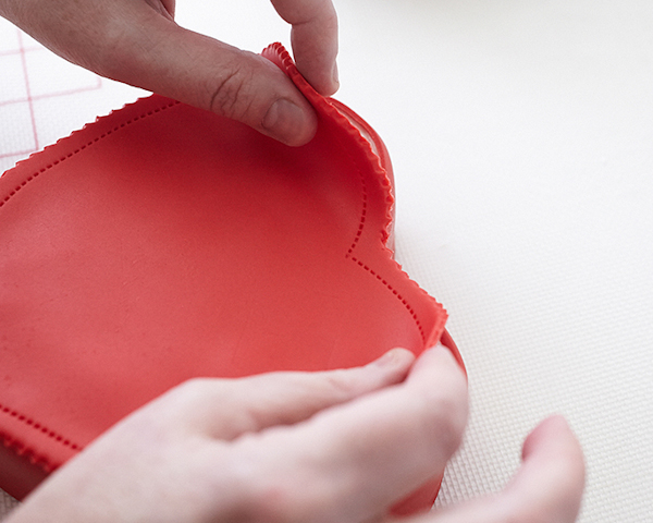 How to make a Valentine's Chocolate Candy Box Cake | by Cakegirls on TheCakeBlog.com