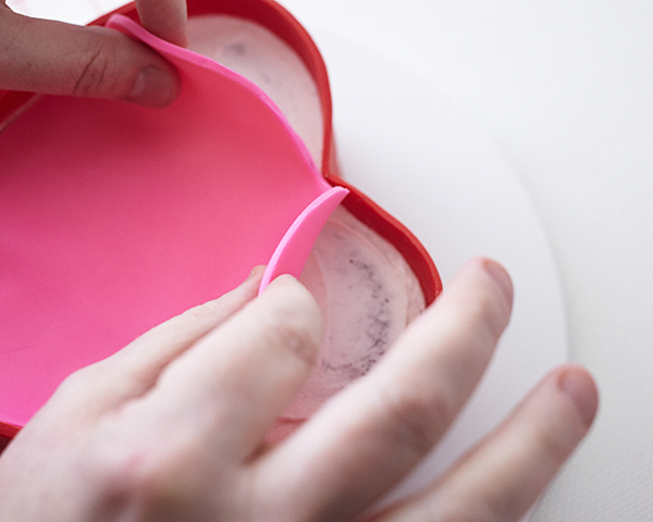 How to make a Valentine's Chocolate Candy Box Cake | by Cakegirls on TheCakeBlog.com