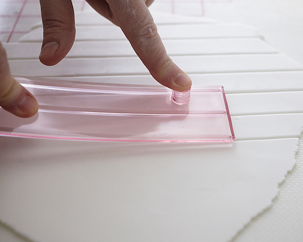 How to make a Valentine's Chocolate Candy Box Cake | by Cakegirls on TheCakeBlog.com