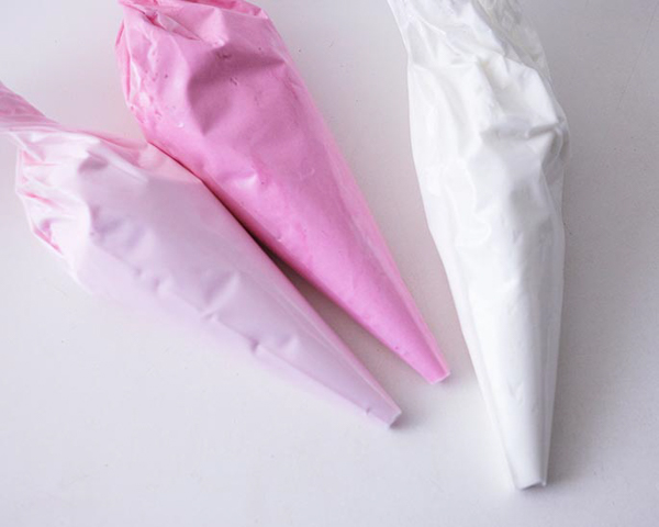 XOXO Valentine's Day Cake - how to make a pink ombre striped cake decorated with chocolate lips, hearts and an XOXO topper | by Cakegirls for TheCakeBlog.com